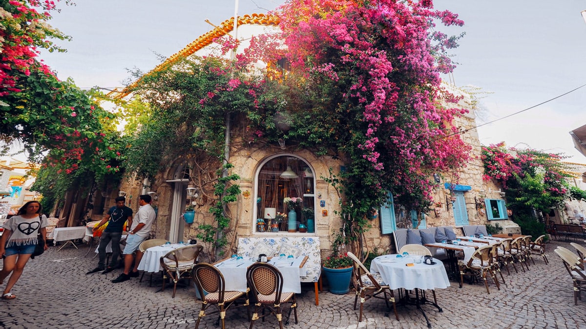 Salda Gölü Pamukkale Çeşme Alaçatı Turu 1 Gece Konaklamalı